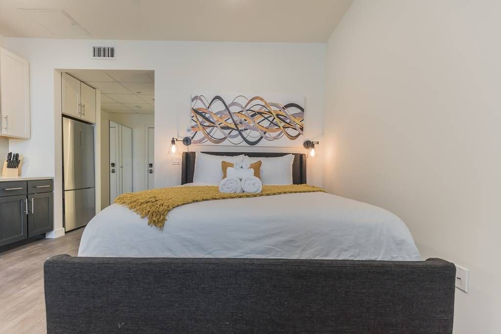 Spruce Hill Apartment | Coming for CHOP or PENN? This is a GREAT CHOICE