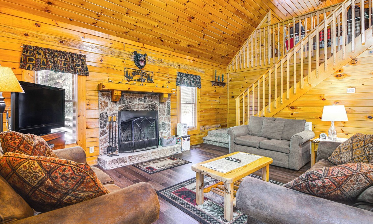 Sevierville Cabin | Community Pool! Sevierville Stay w/Hot Tub