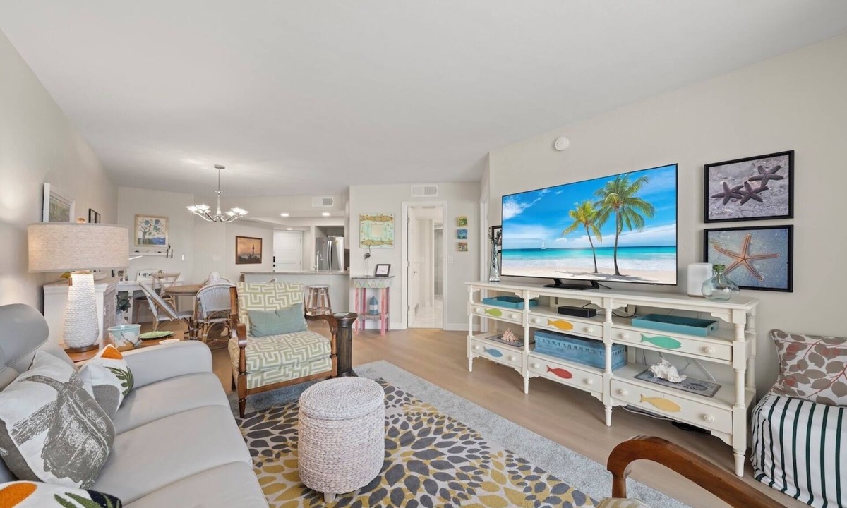 Sanibel Condo | Completely renovated one bedroom on the beach, 65' Samsung TV tennis, pool.