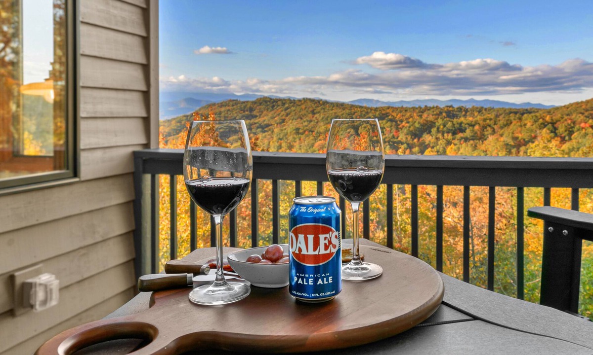 Brevard House | Connestee Falls Amazing Mountain Views Sauna Hot Tub Peloton Sleeps 12
