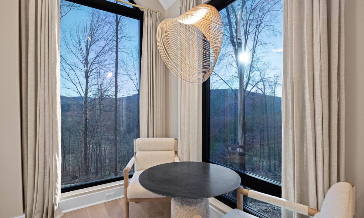 Sparta Cabin | Constellation Cygnus Suite