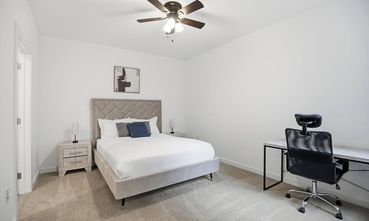Fairmount Apartment | Contemporary 1BR inside Fairmount Square
