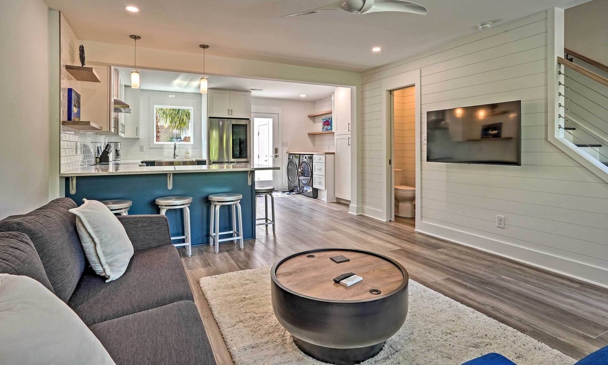 Old Village House | Contemporary Mount Pleasant Townhome Near Beach