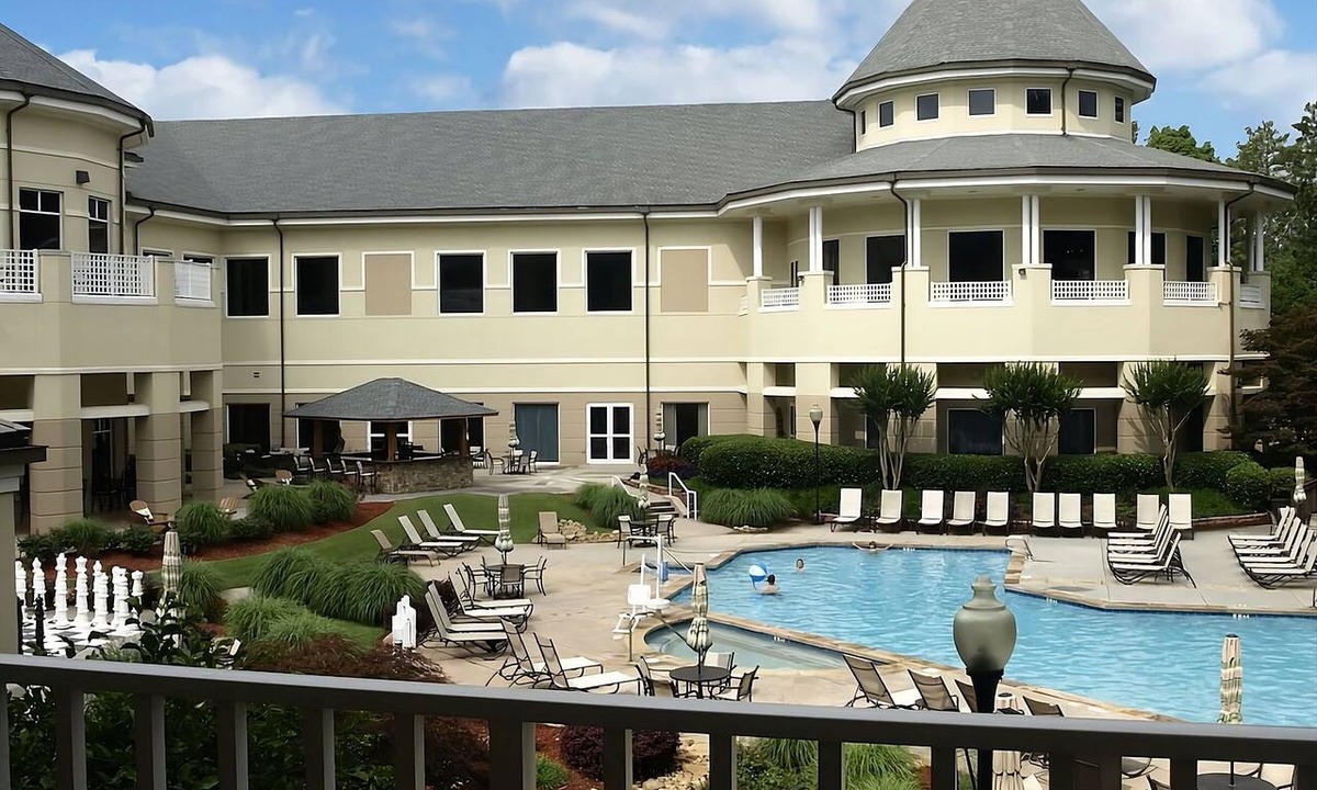 Stone Mountain Hotel | Convenience & Comfort! Minutes to Dinosaur Explore! FREE Parking, Pets Allowed!