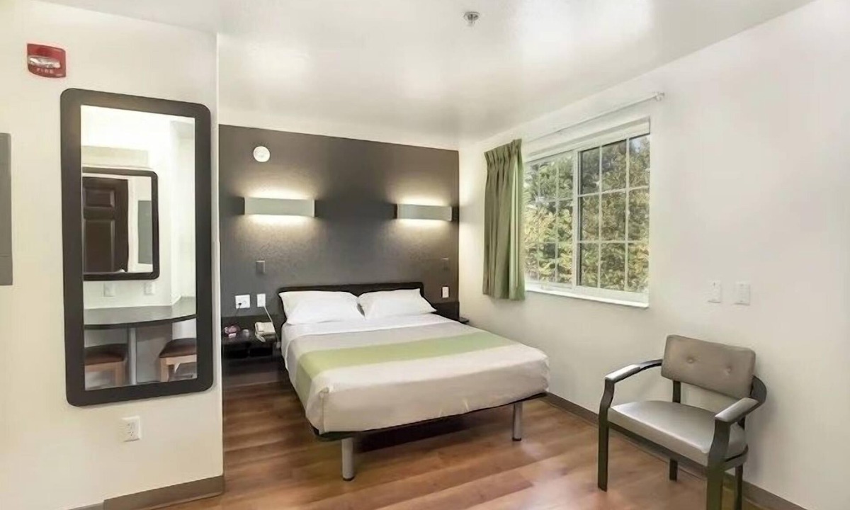 East Brunswick Hotel | Convenient Stay Near RWJ Hospital