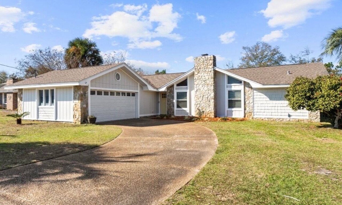Panama City House | Convenient to everything. Minutes to beaches, dining and shopping.