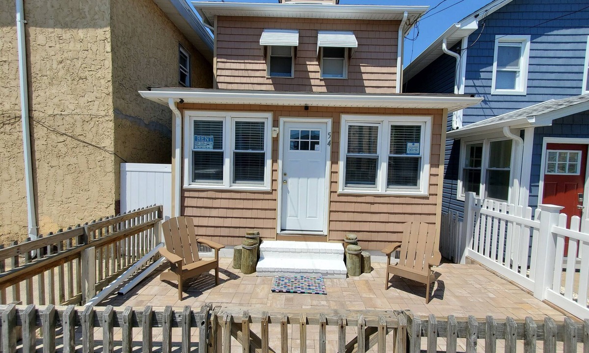 Seaside Heights House | Conveniently Located 3 Br, 1.5 Bath, Sleeps 7, Single Family, Beach Block Home