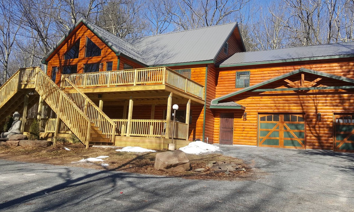 Hunter Ski Chalet | Conveniently Secluded, 1 Mile From Slopes and Festivals