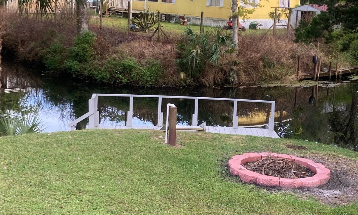 Chassahowitzka House | COOL CHAZ Waterfront River Rental-4Kayaks-1Canoe-2docks-boathouse