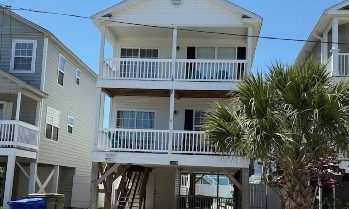 Surfside Beach House | Cooper's Lighthouse 4 Bedroom Home by RedAwning