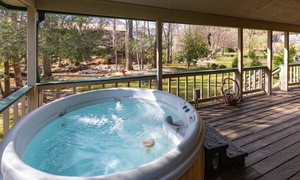 Valley Creek Run Cottage | Copper Lady Cottage - Creekside 3 BR, 2BA, Hot Tub, Firepit