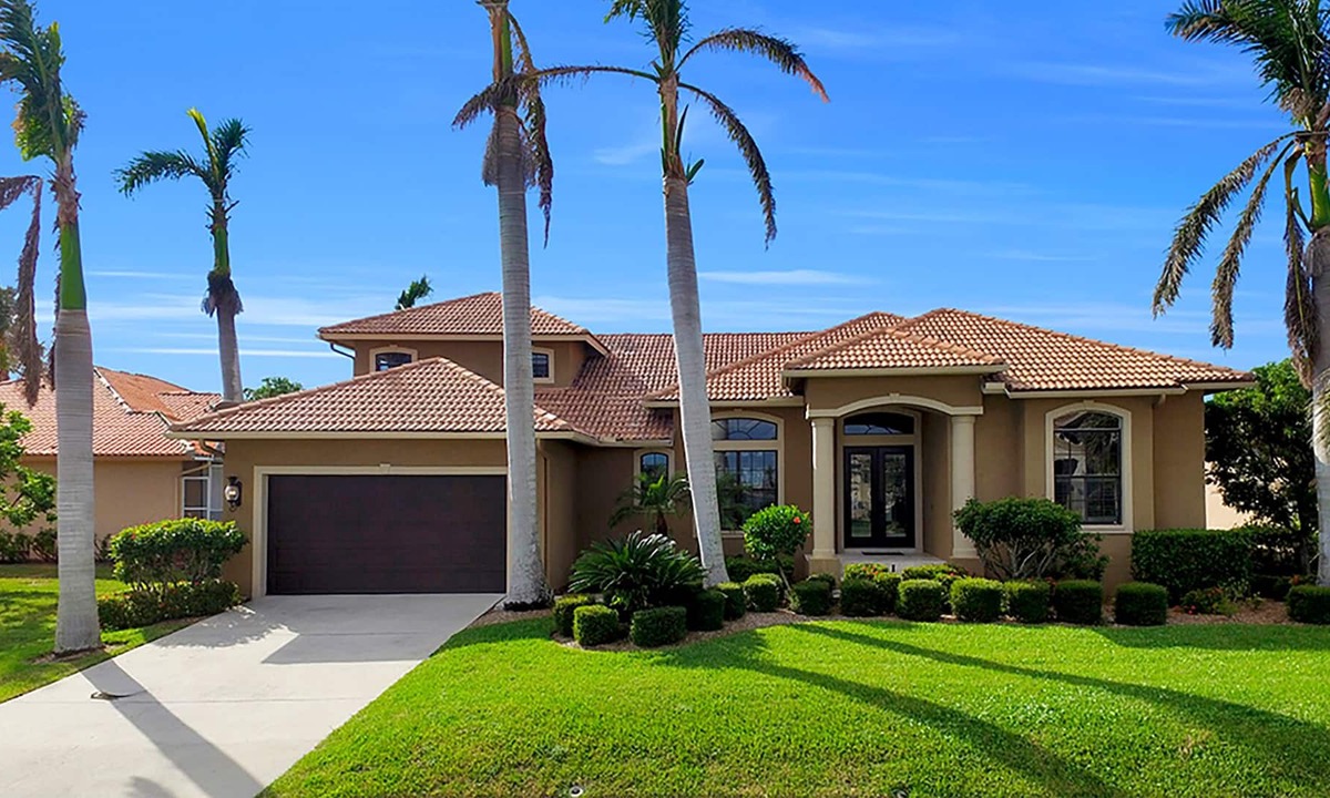 Marco Island House | COPPERFIELD - Western Waterfront, Walk to the Beach !!