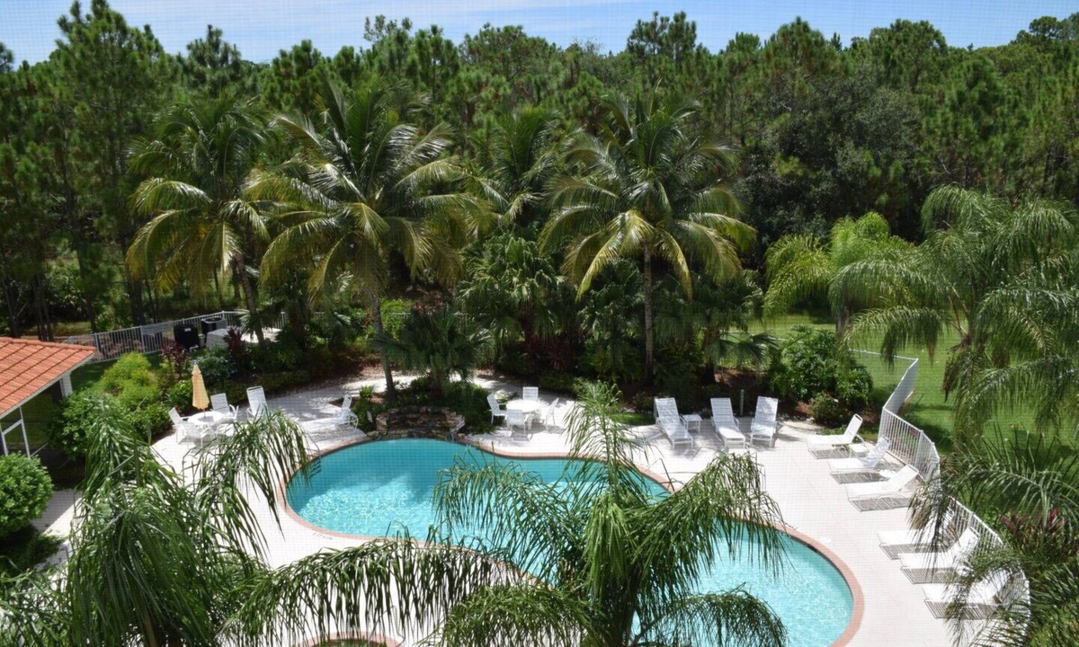 Naples Condo | CORAL FALLS NEWLY REMODELED 6/25 Upscale, First-Floor Coastal Condo Lely Resort