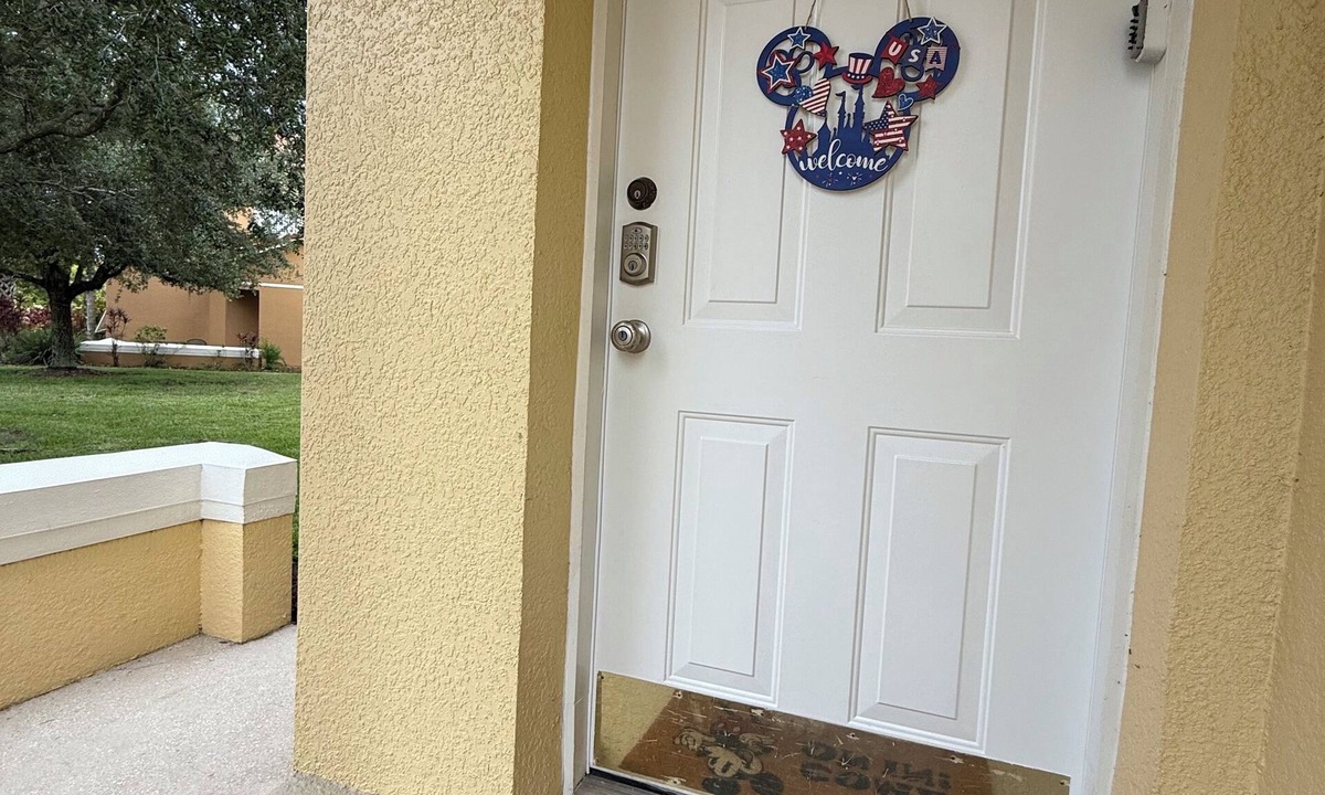Kissimmee House | Corner Resort Luxe 4BR 3BA with Private Pool Near Parks