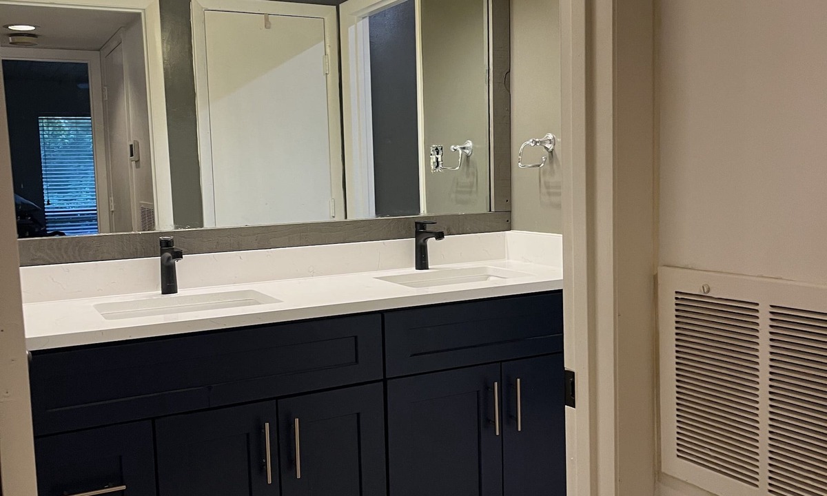 Charlotte Condo | Cotswald-Southpark condo