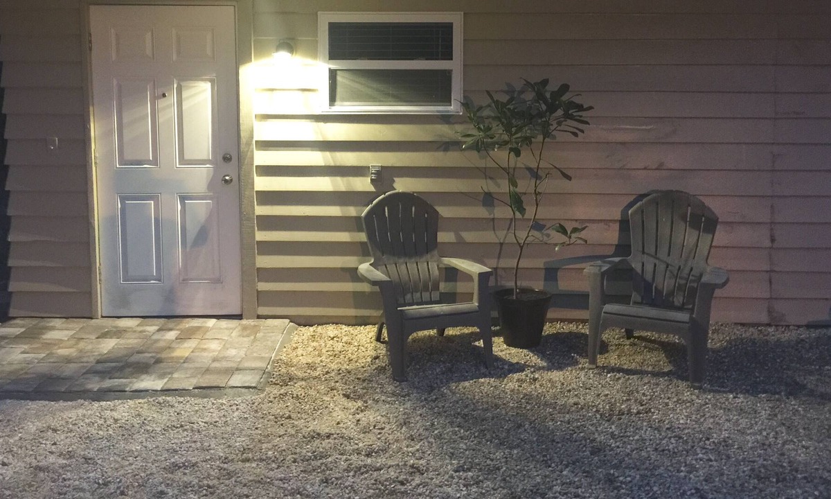 Waters Edge House | Country Bungalow with plenty of parking
