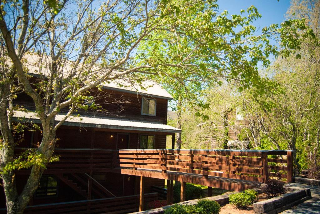 Cleveland Apartment | Country Hideaway at Mountain Lakes Resort