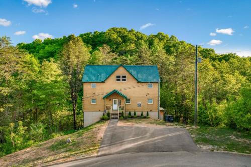 Sevierville Ski Chalet | Countryside Comfort By Ghosal Luxury Lodging