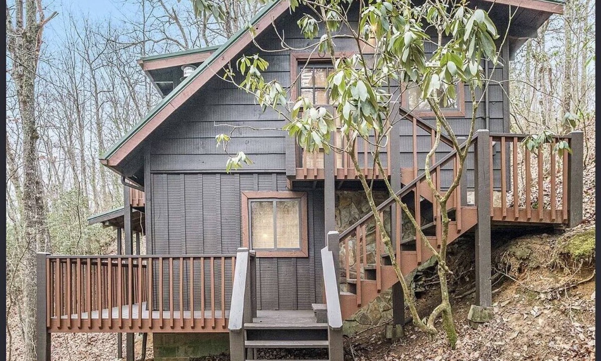 Foxfire Estates House | Couples Getaway cozy Cabin by trails in Blue Ridge