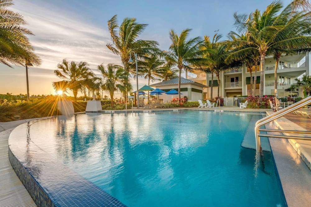 Marathon Hotel | Courtyard by Marriott Marathon Florida Keys