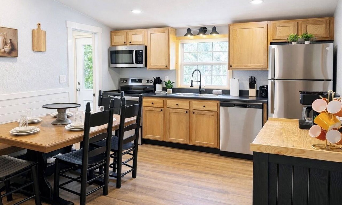 Pelham House | Cove Sweet Cove - 3BR + 2BR Near the Caverns!
