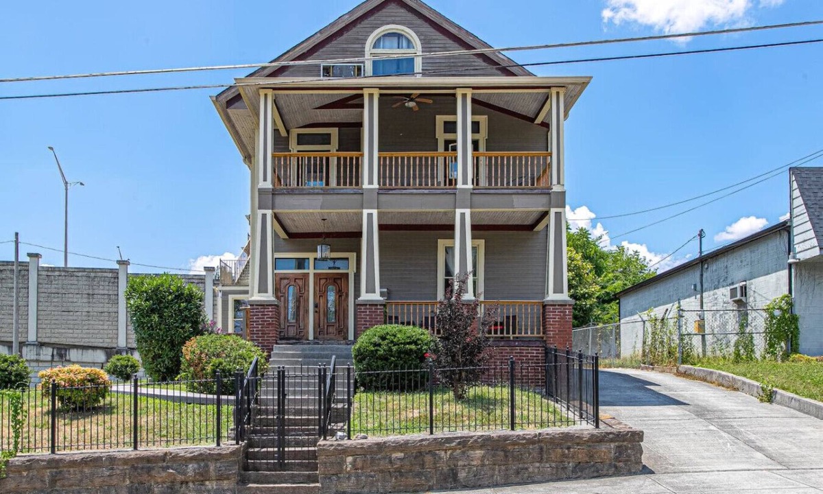 Knoxville House | Covenant Park 3 Min - Old City 5 Min - Sleeps 16