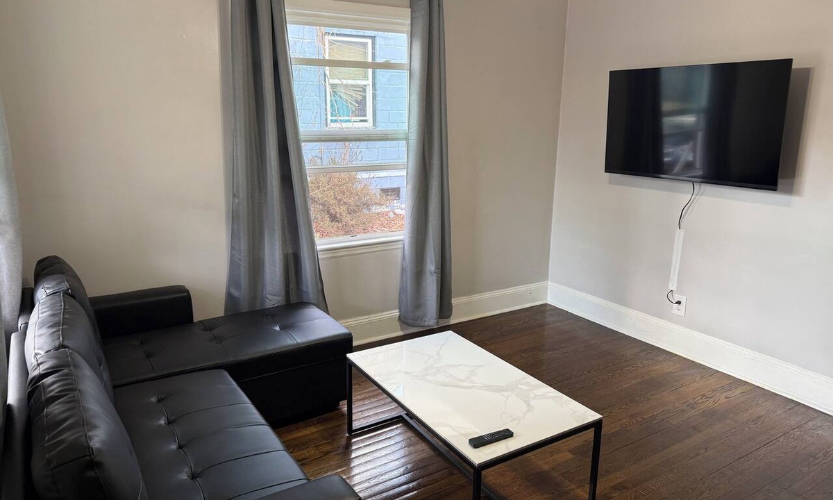 Enderly Park Apartment | Cozy 1-Bedroom Apartment - Minutes to Downtown & Airport