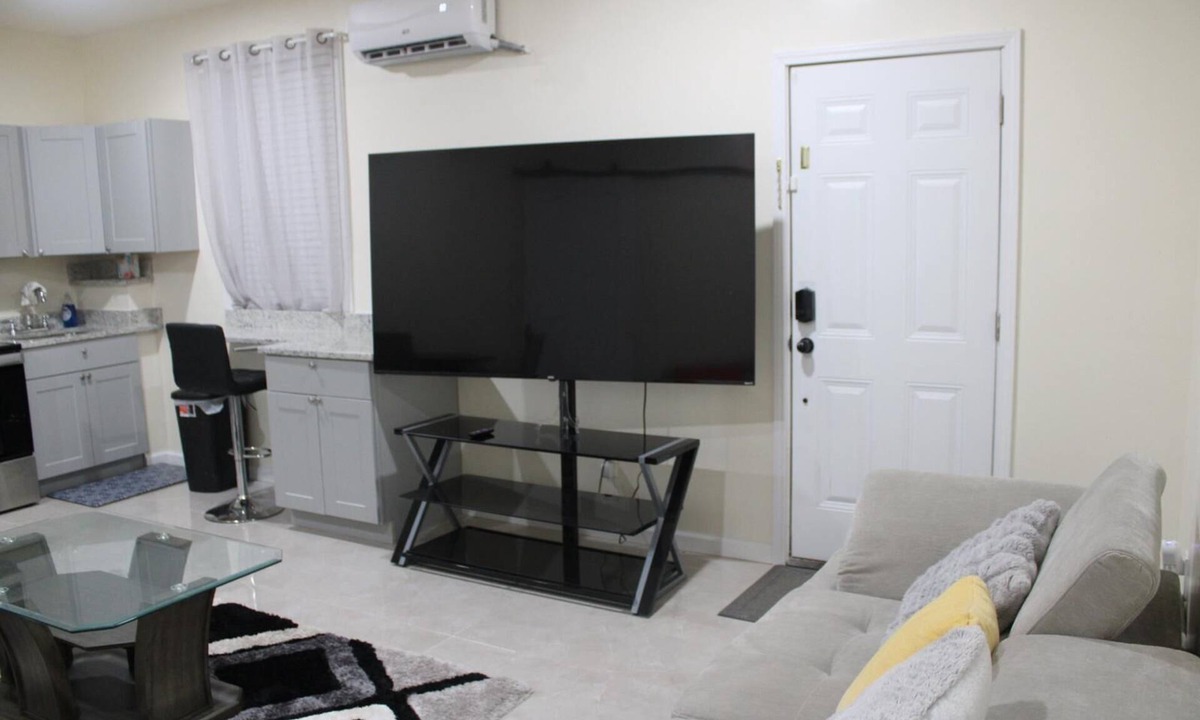 Covington Apartment | Cozy 1-bedroom apartment in perfect Covington with AC