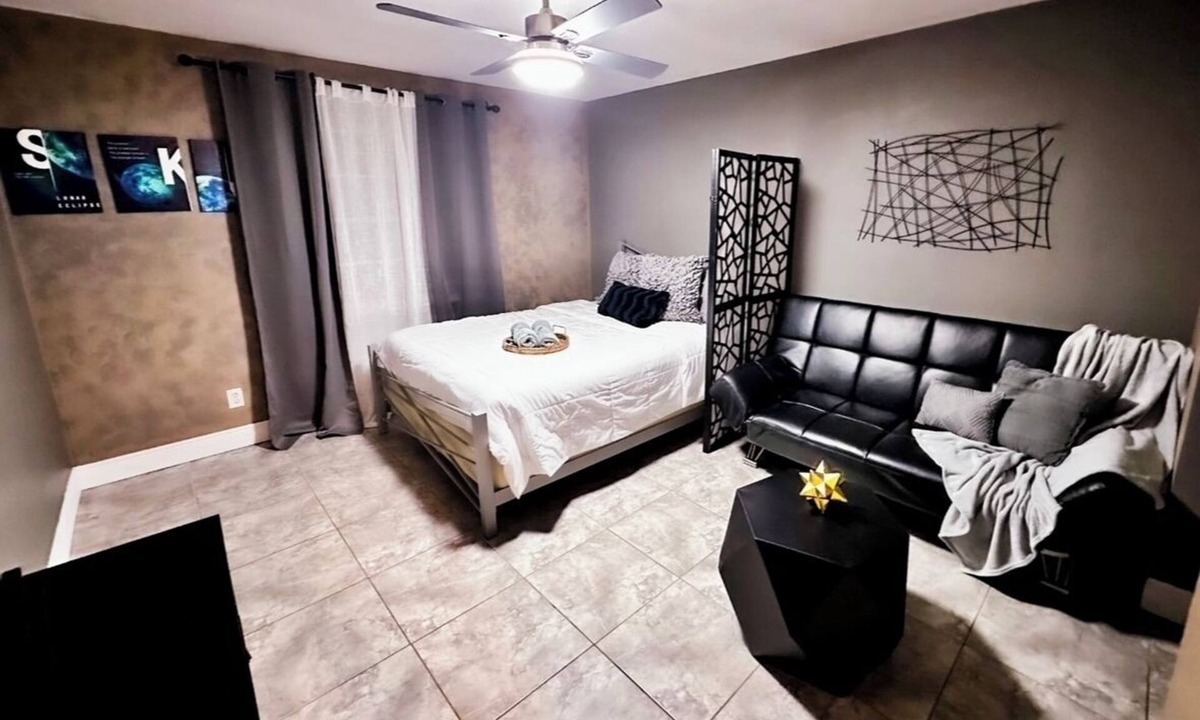 Mill Run Apartment | Cozy 1-bedroom apartment with kitchen, AC, WiFi, located 25 minutes from Disney