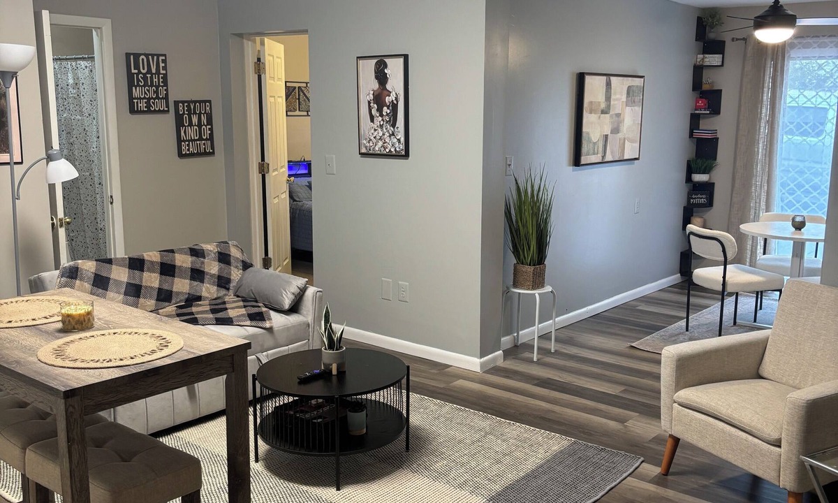 Pemberton Apartment | Cozy 1-bedroom apartment in tranquil Pemberton with AC