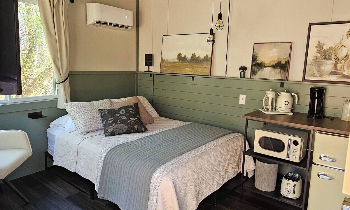 Morganton House | Cozy 1-bedroom bungalow close to town in Morganton, NC