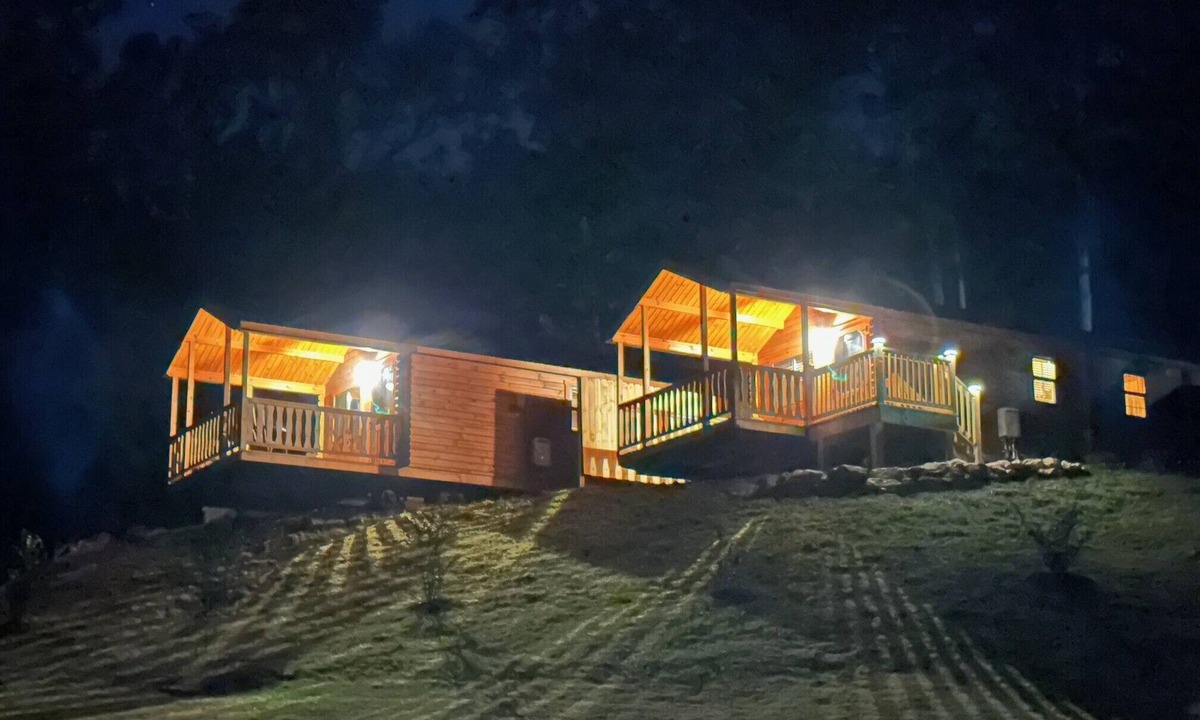 Hiawassee Cabin | Cozy 1 bedroom cabin in charming Hiawassee with WiFi, AC & Heat Adults only.