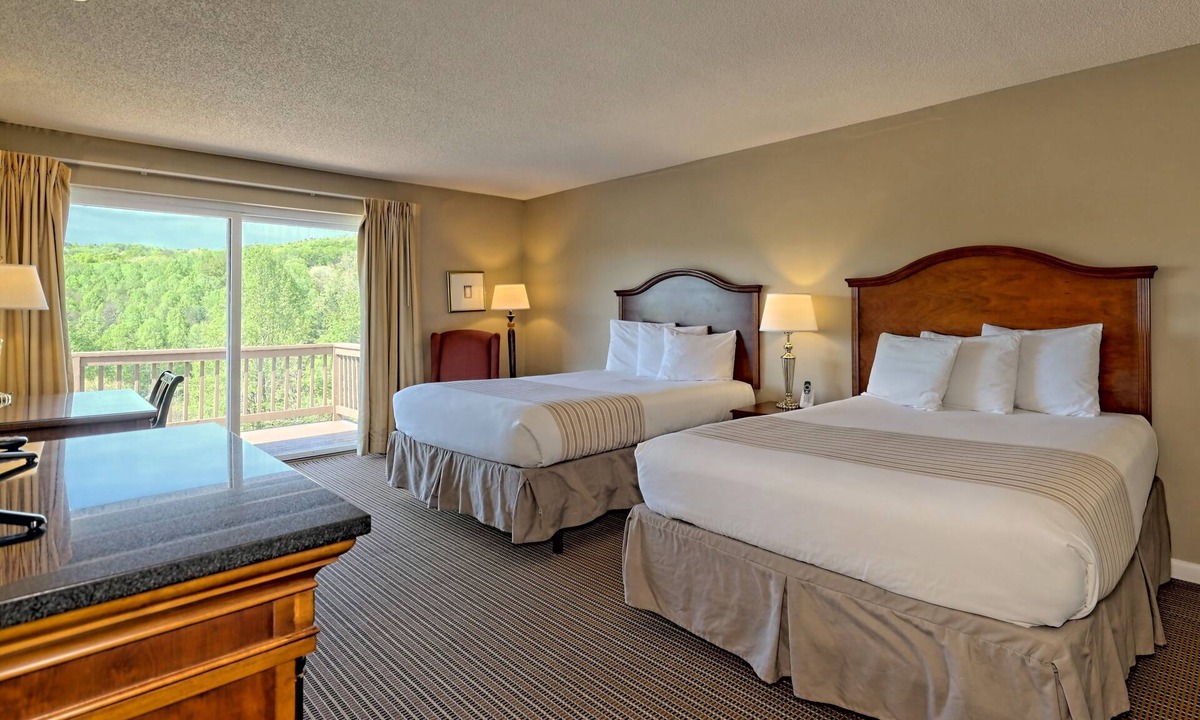 Clayton Hotel | Cozy 1-Bedroom Condo with Mountain Views in Clayton, GA