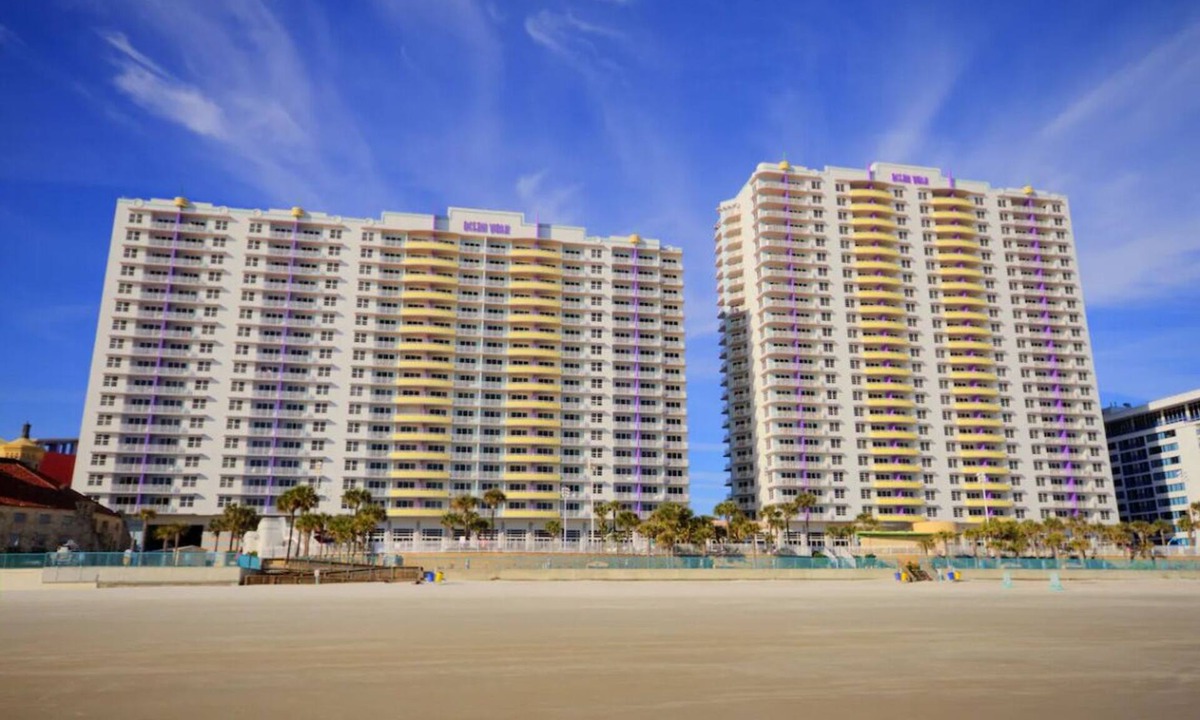 Seabreeze Historic District Resort | Cozy 1-Bedroom Deluxe Suite in Beautiful Daytona Beach!