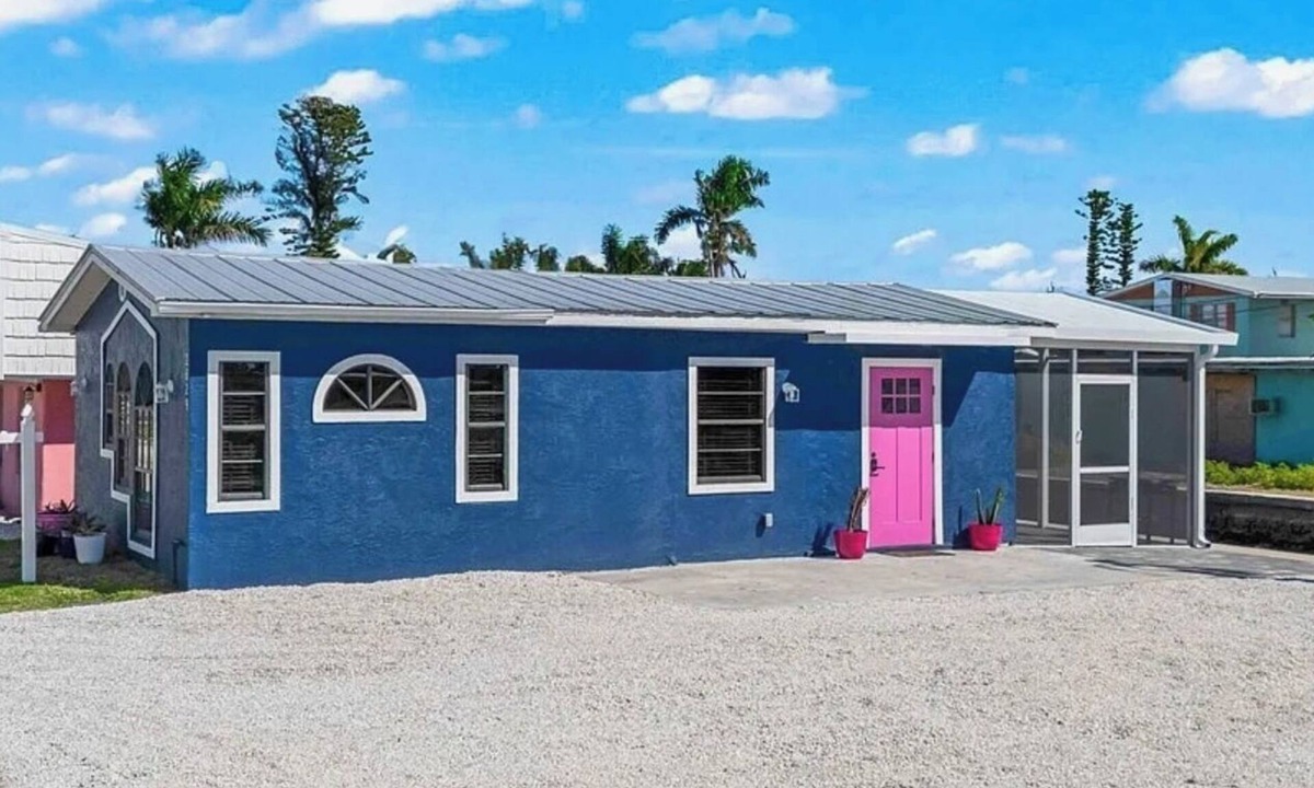 Matlacha House | Cozy 1-bedroom house in quaint Matlacha with AC on canal