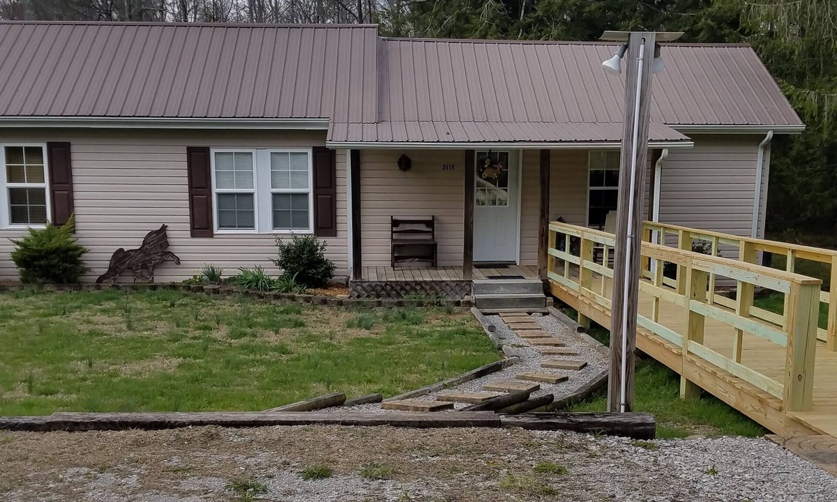 Elgin House | Cozy 1-bedroom house in charming Allardt with AC, WiFi