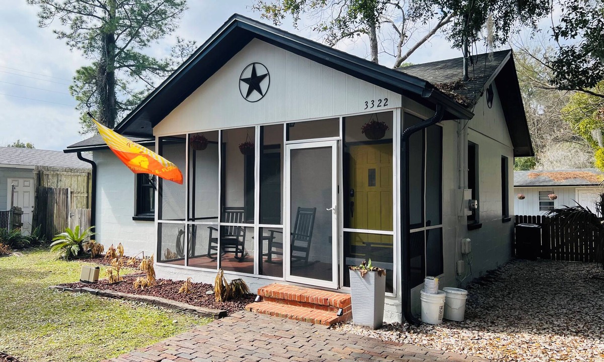 South Riverside House | Cozy 2-bedroom bungalow in Jacksonville -Walkable, Quiet & Central