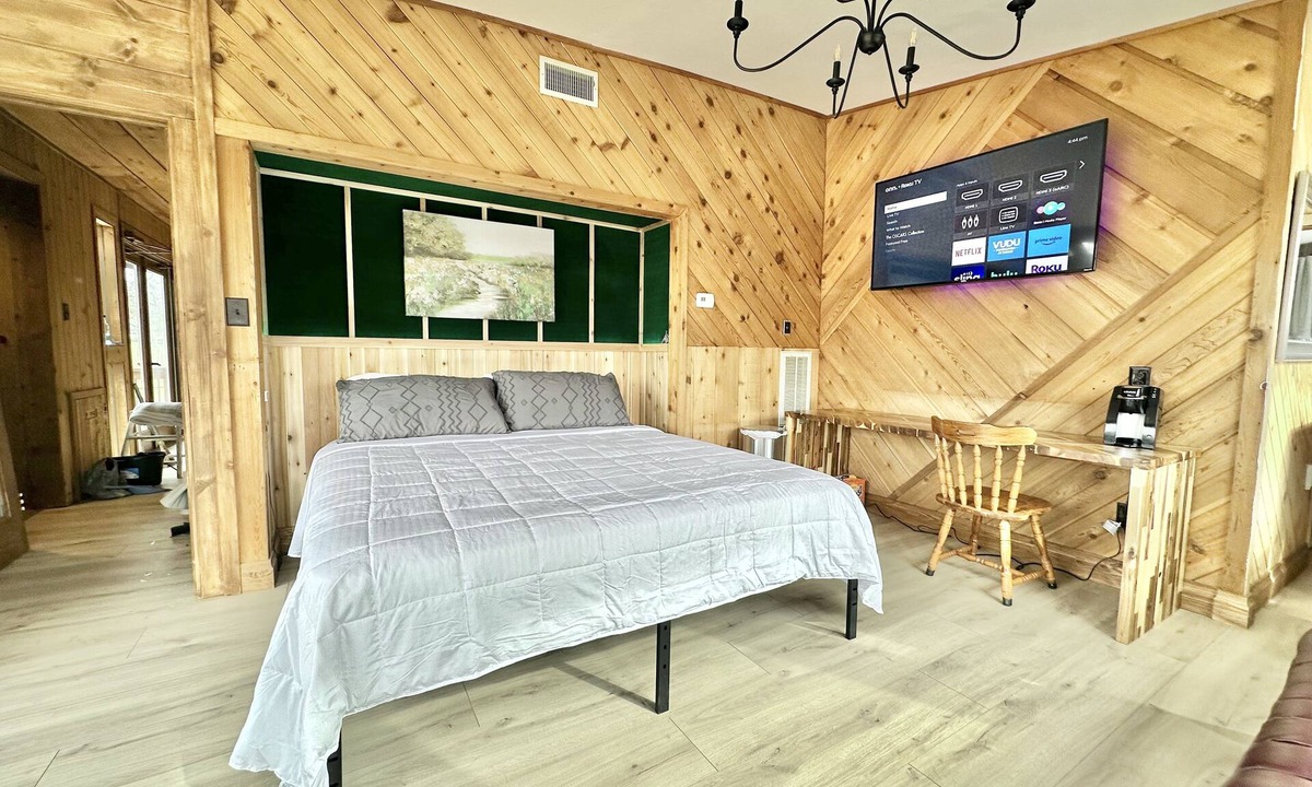 Campobello Apartment | Cozy 2-bedroom Rooftop apartment in charming Old Mill Village, Campobello