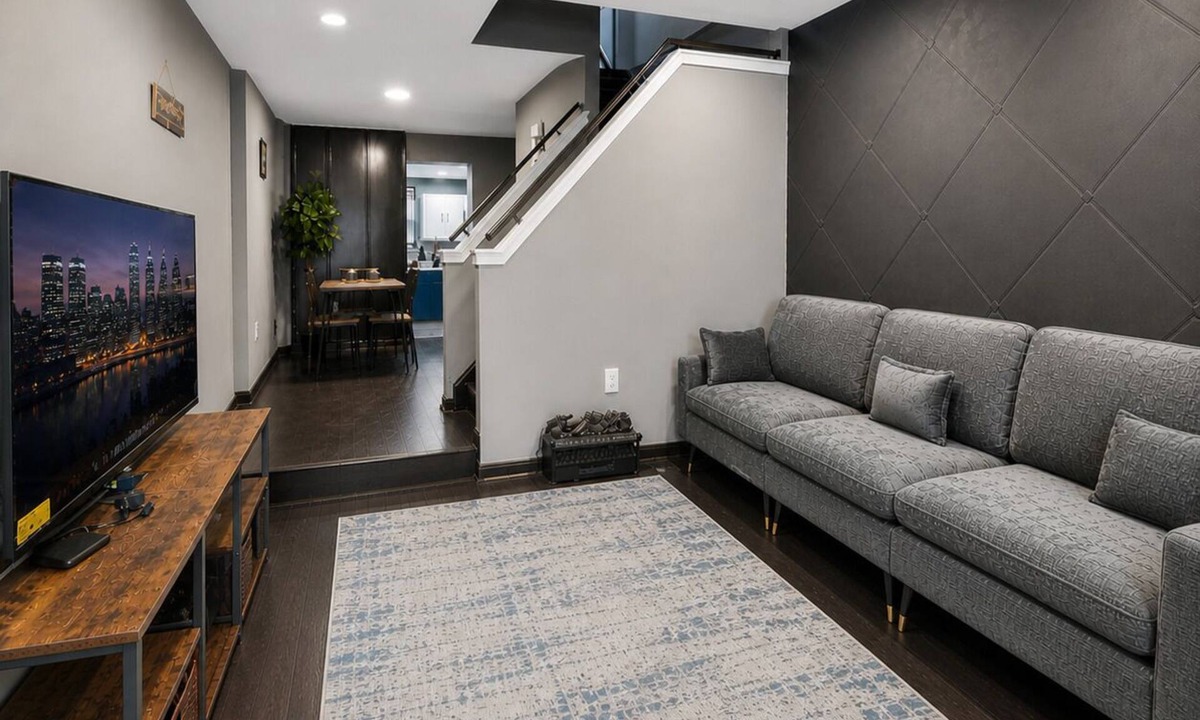 South Philadelphia House | Cozy 2 Bedrooms in South Philly + Easy City Access