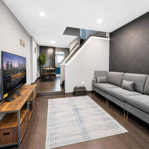 South Philadelphia House | Cozy 2 BR home in South Philly - Easy City Access