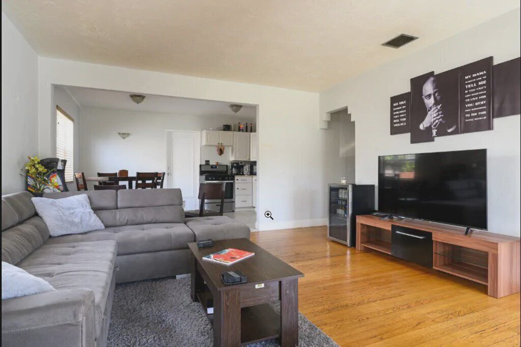 Royal Poinciana House | Cozy 2BR House (DTWN HLWD) - Fun Time
