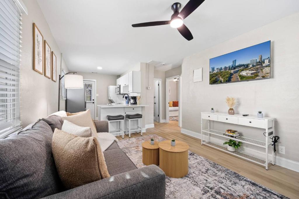 Summerhill House | Cozy 2BR Near Stadium & Downtown