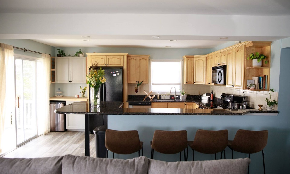 Southend House | Cozy 3 bedroom 2 bath - few blocks to the beach!
