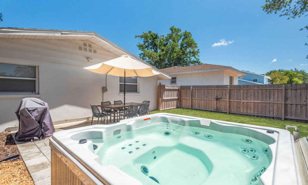 Southgate House | Cozy 3 bedroom Family Getaway in Sarasota!