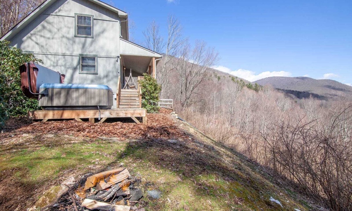 Todd Cottage | Cozy 3BR Cabin w/Long-Range Views, Hot Tub & Dog-Friendly