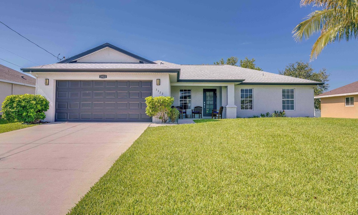Burnt Store House | Cozy 4 Bed Home with Hot Tub Near Burnt Store