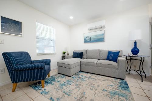 Jacksonville Beach Apartment | Cozy and Comfortable One Bedroom Efficiency! 5 Blocks to the Beach!