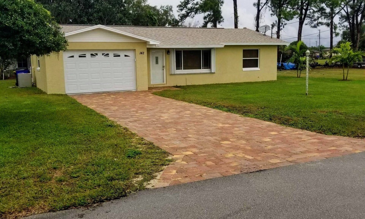 Highland House | Cozy and spacious canal house located in Lake Placid, FL
