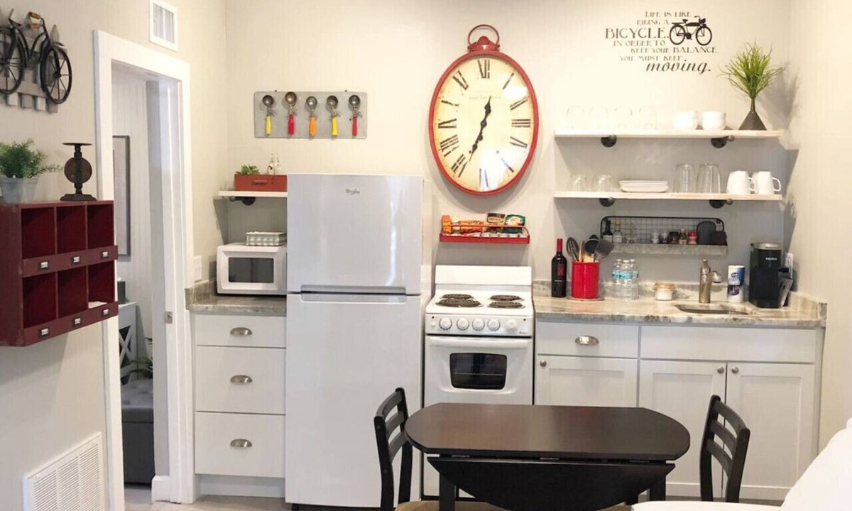 Downtown Dunedin Apartment | Cozy Apartment Overlooking Downtown Dunedin