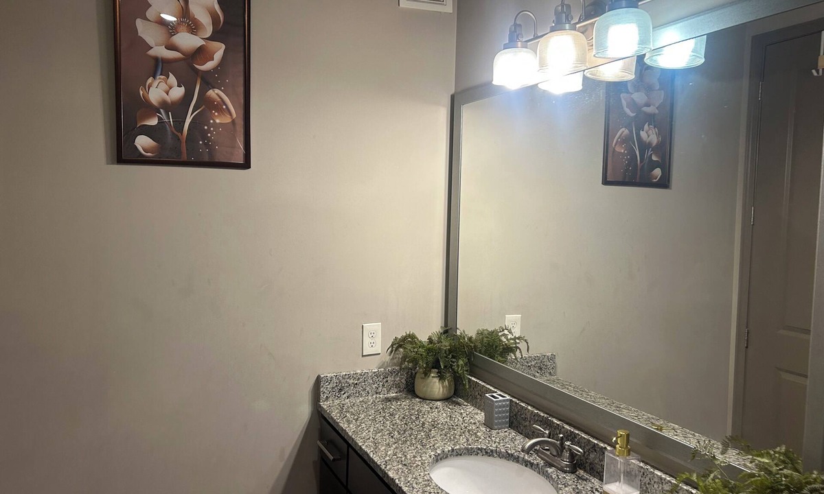 Loring Heights Apartment | Cozy basic 1 bedroom apartment in charming Atlanta with AC ,laundry & gym access